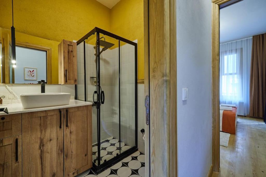 Spacious 2br 3ac 2 Min To Metro - Baysungur D3 Daire İstanbul