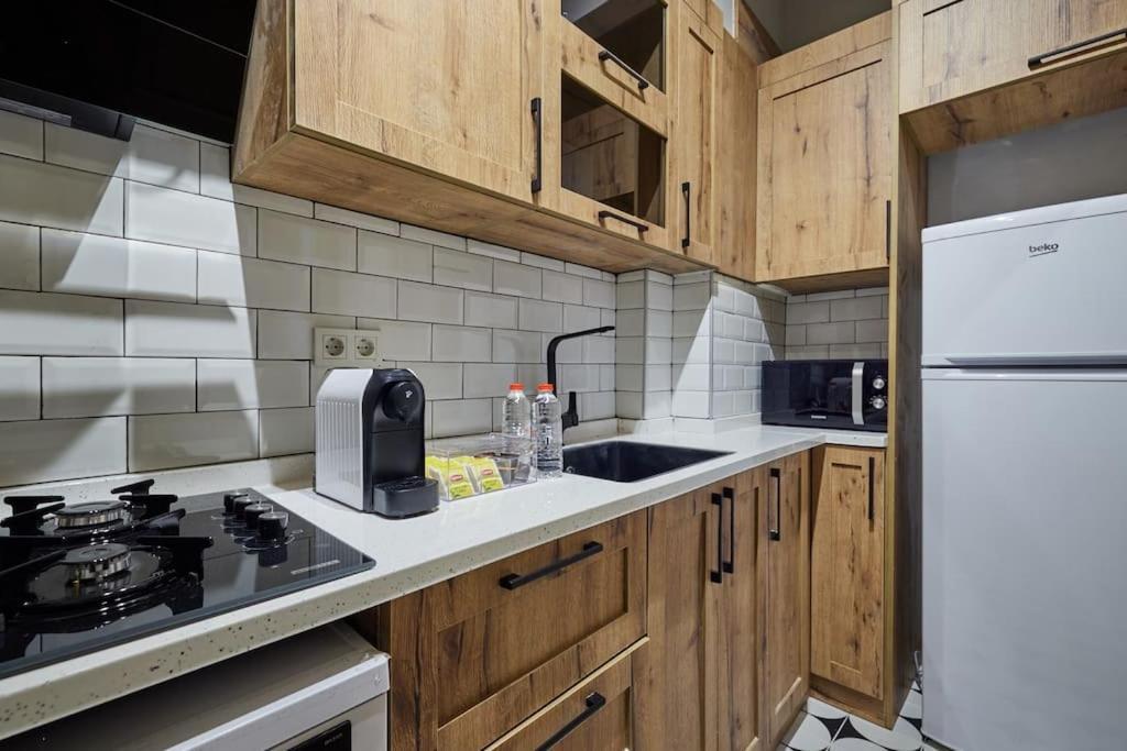 Spacious 2br 3ac 2 Min To Metro - Baysungur D3 *