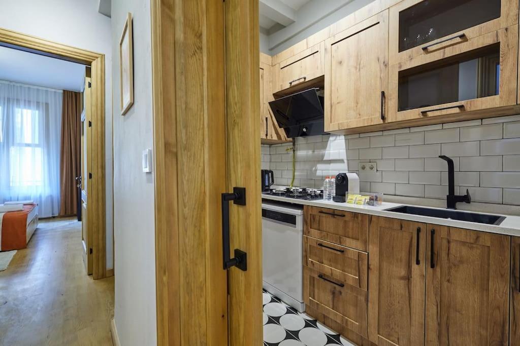 Daire Spacious 2br 3ac 2 Min To Metro - Baysungur D3