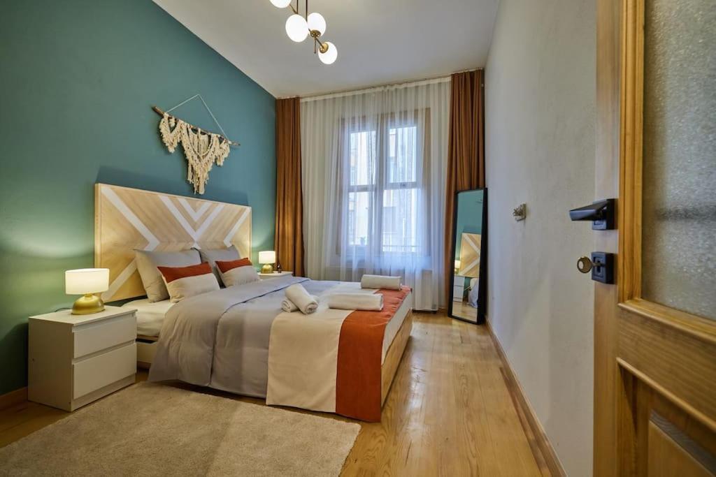 Spacious 2br 3ac 2 Min To Metro - Baysungur D3 Daire *