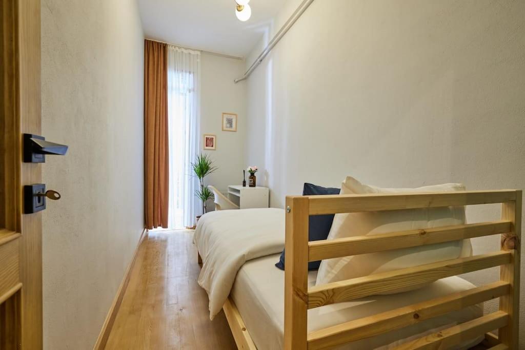 Daire Spacious 2br 3ac 2 Min To Metro - Baysungur D3 *