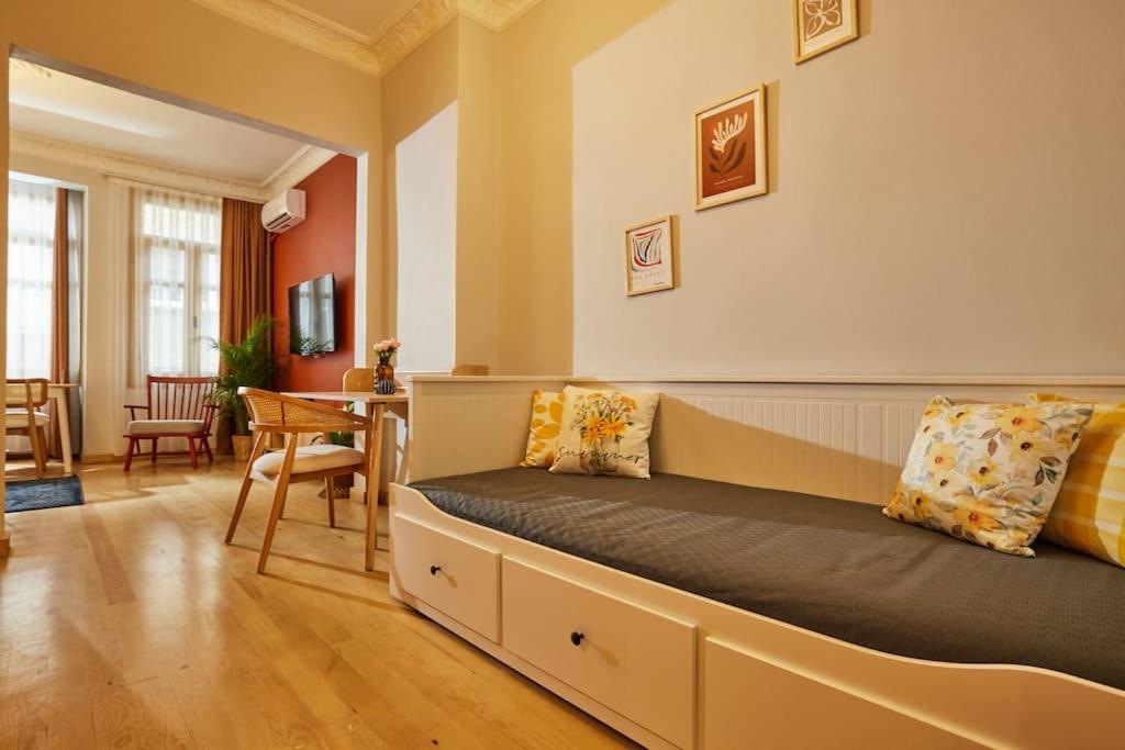 Spacious 2br 3ac 2 Min To Metro - Baysungur D3 *